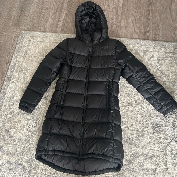 North Face Women’s Metropolis Parka III size small - Picture 3 of 4